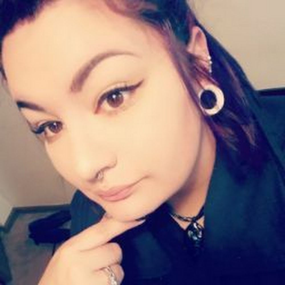 Meet your Posher, Becky
